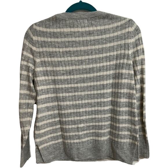 Old Navy Gray White Striped Shimmer Sparkle Split Hem Ribbed Sweater size S - Picture 4 of 7